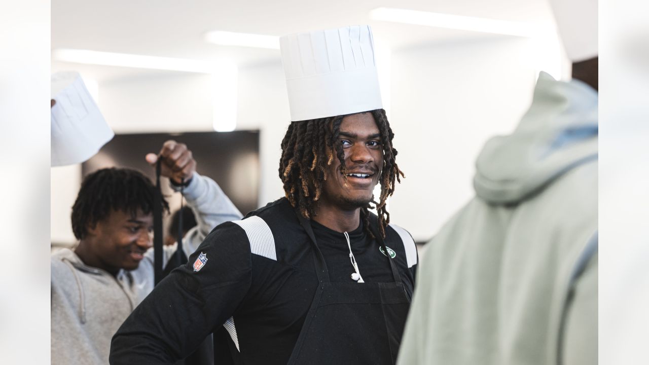 Gallery  Jets Rookies Take a Cooking Class