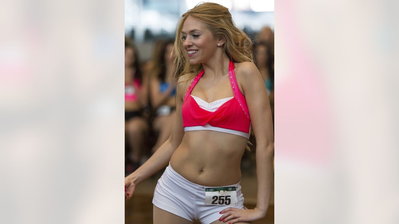 The 10 hottest cheerleaders in the NFL - Muscle & Fitness