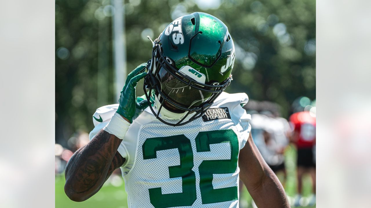 Notebook  Jets HC Robert Saleh Assesses the Guardian Helmet