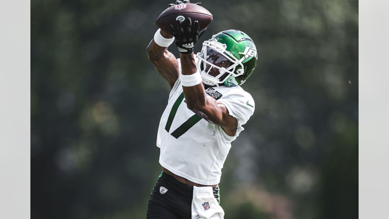 New York Jets safety Tony Adams (22) against the Buffalo Bills in an NFL  football game, Sunday, Dec. 11, 2022, in Orchard Park, N.Y. Bills won  20-12. (AP Photo/Jeff Lewis Stock Photo - Alamy