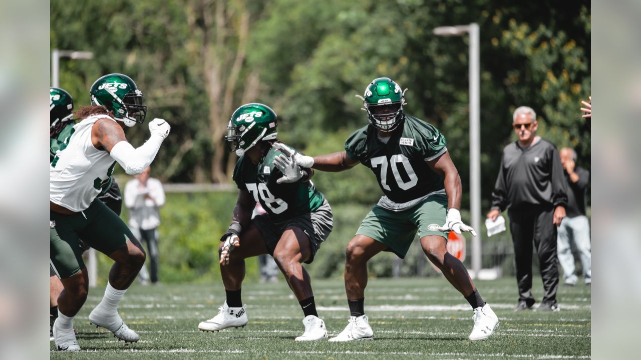 East Rutherford, New Jersey, USA. 24th August, 2019. : New York Jets  running back Le'Veon Bell (26) during warm up prior to a preseason game  between the New Orleans Saints and the