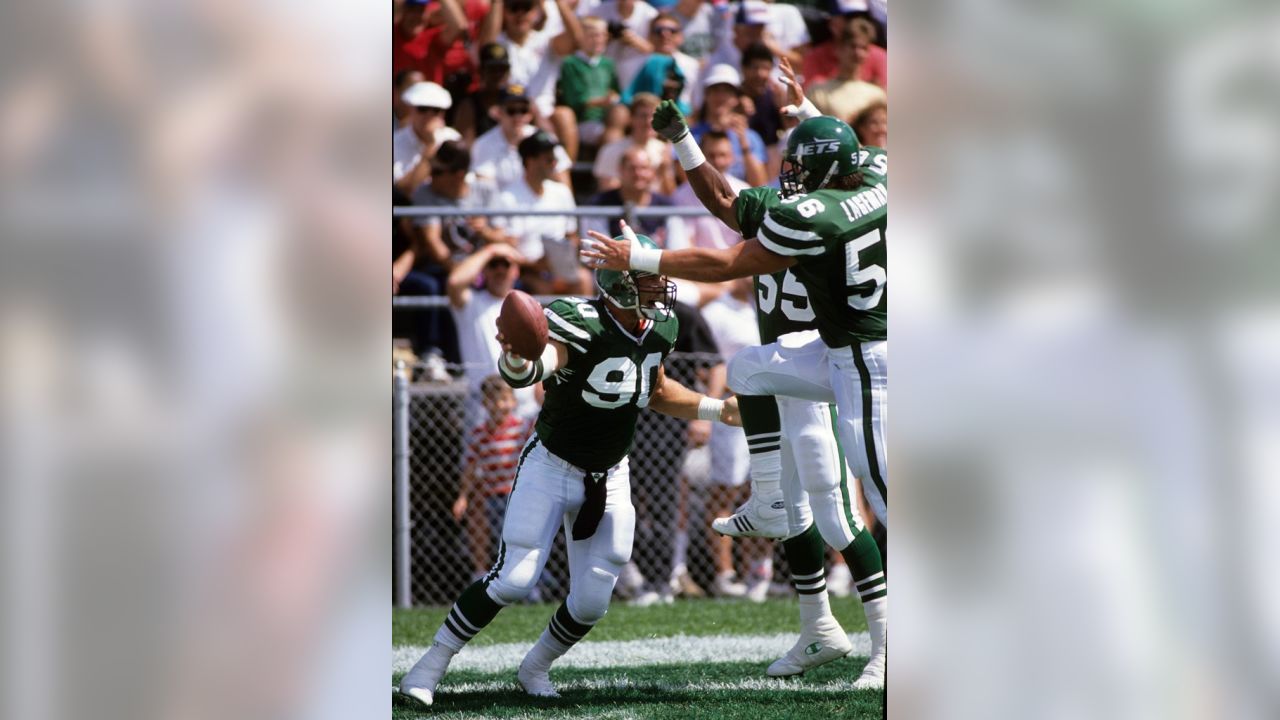 Jets retire former DE Dennis Byrd's No. 90