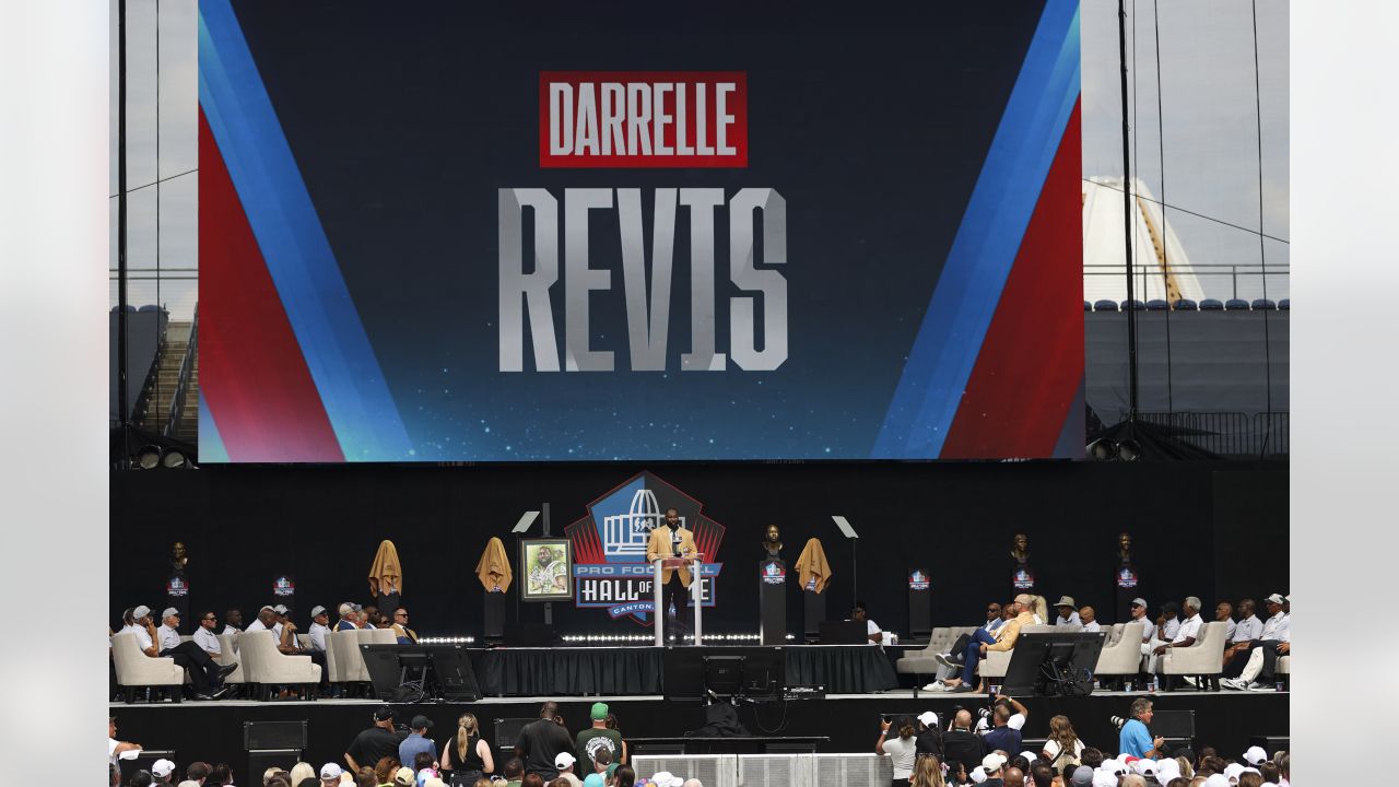 Report: Patriots Didn't Allow Darrelle Revis' Mom To Attend Super