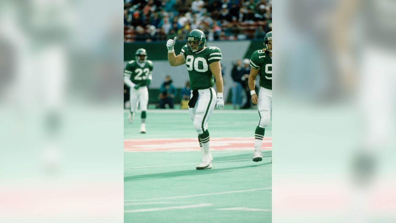 Inspirational Jets DL Dennis Byrd Dies at 50