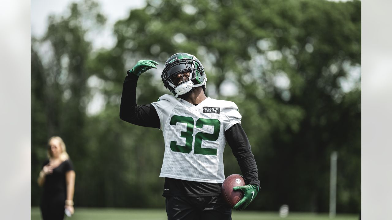 Jets RB Breece Hall supports Wichita flag football league