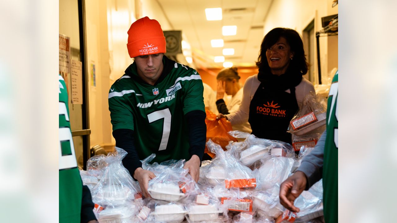 NY Jets Thanksgiving Give Back At Harlem Food Bank