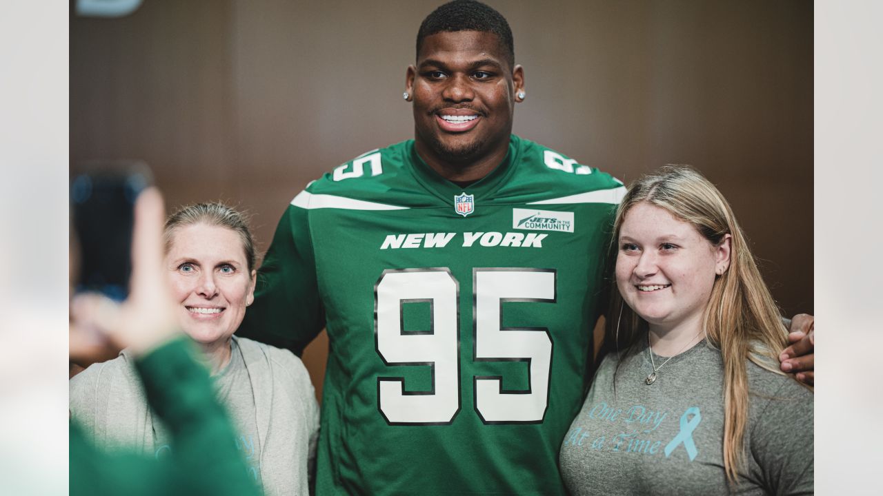 Jets' Quinnen Williams helps single-parent households, youth