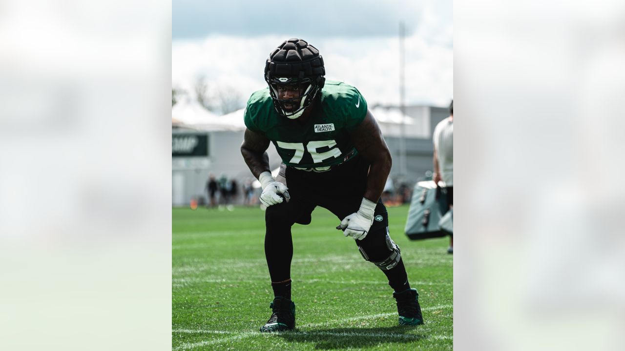 New York Jets linebacker Jamien Sherwood (44) runs against the Chicago  Bears during an NFL football game Sunday, Nov. 27, 2022, in East  Rutherford, N.J. (AP Photo/Adam Hunger Stock Photo - Alamy