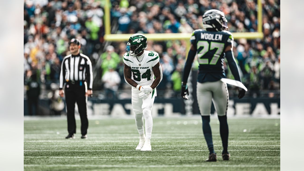 New York Jets quarterback Mike White (5) passes against the Seattle  Seahawks during an NFL football game, Sunday, Jan. 1, 2023, in Seattle. (AP  Photo/Ted S. Warren Stock Photo - Alamy