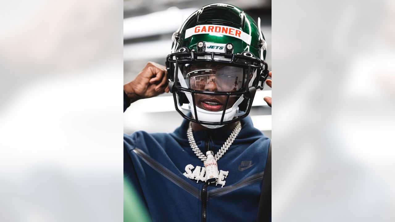 Helmet Stalker on X: Jets DB Sauce Gardner was named the 2022 NFL  Defensive Rookie of the Year. Gardner wore a Schutt F7 UR1 with an  F7-EGOP-NB-VC facemask, rarely a clear Oakley