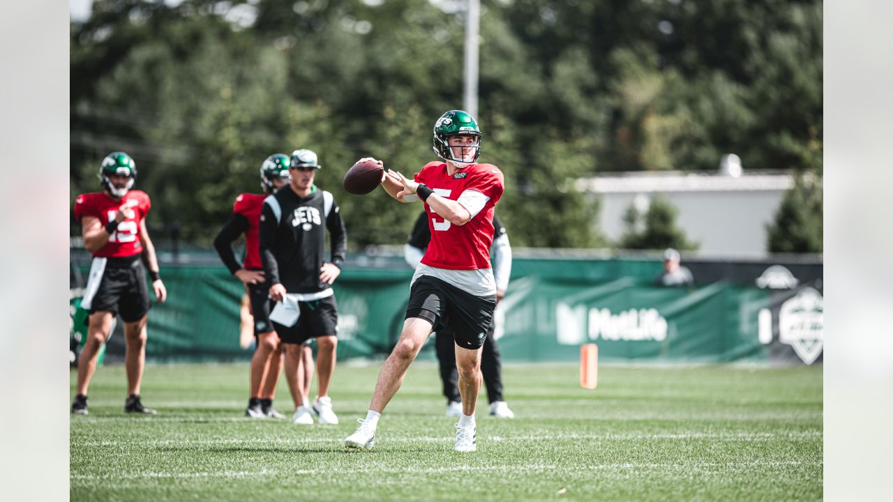 Bleacher Report] Jets Players Involved in Multiple Fights During 2023  Training Camp Practice (videos in article) : r/nyjets