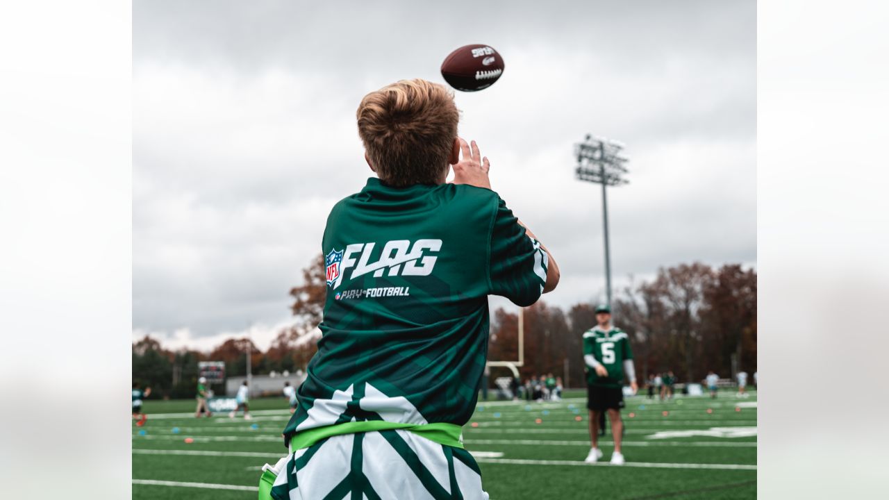 Gallery  Jets Players Get On the Field with Local Sixth Graders at Play 60  Flag Football Event