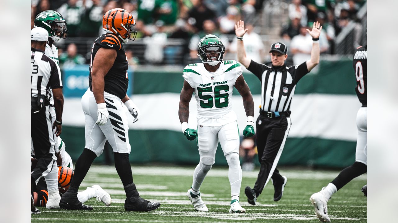 East Rutherford, New Jersey, USA. 25th Sep, 2022. New York Jets cornerback  Sauce Gardner (1) breaks up a pass intended for Cincinnati Bengals wide  receiver Ja'Marr Chase (1) during a NFL game