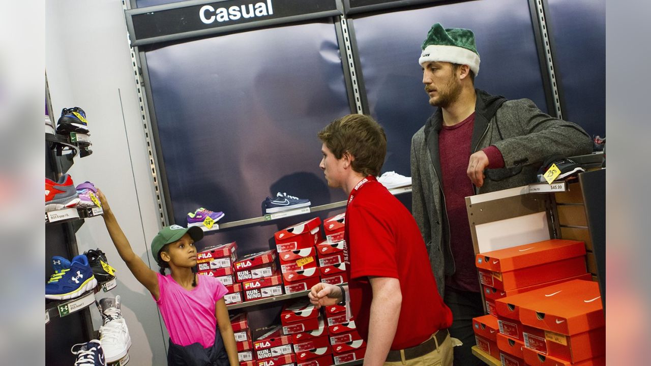 Shop With a Jock: San Francisco 49ers give kids a holiday treat