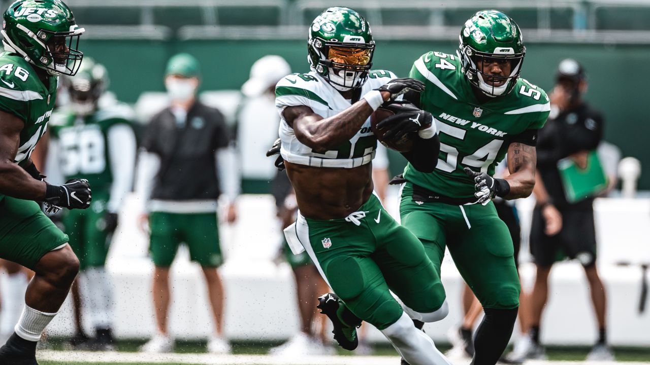 New York Jets guard Isaiah Williams (72) walks off the field after an NFL  pre-season game against the Philadelphia Eagles, Friday, Aug. 12, 2022, in  Philadelphia. (AP Photo/Rich Schultz Stock Photo - Alamy