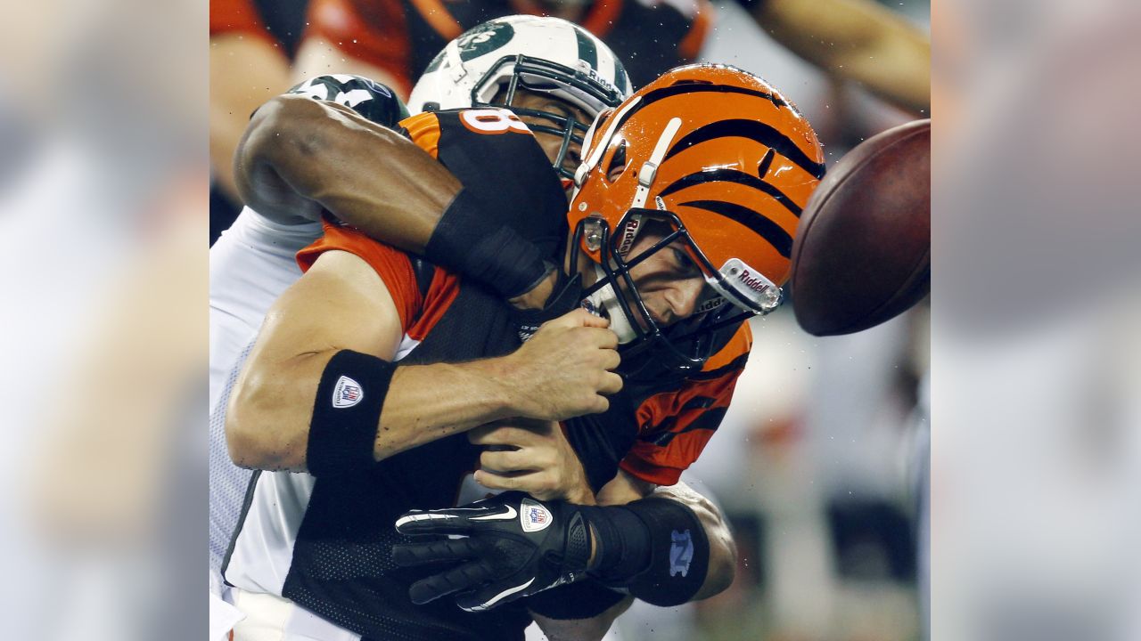 Cincinnati Bengals quarterback Ken Anderson, (14) releases the ball as New  York Jets' Kenny Neil (77)