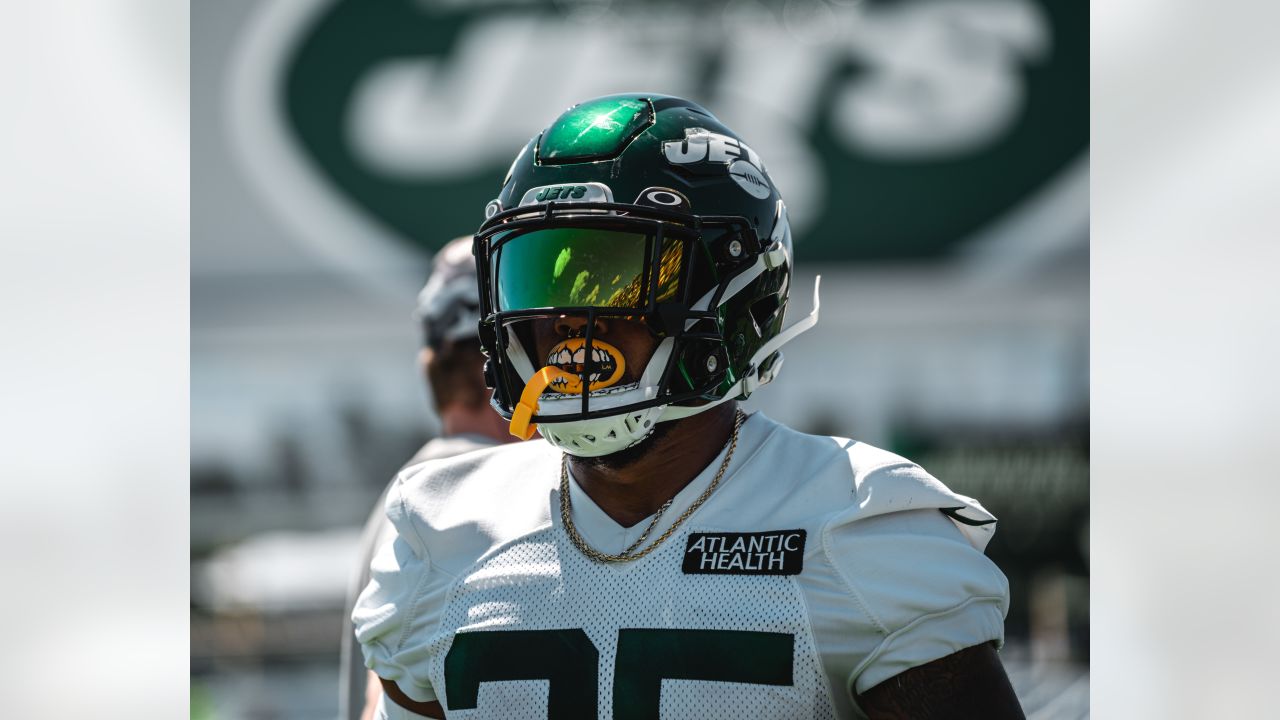 Notebook  Jets HC Robert Saleh Assesses the Guardian Helmet