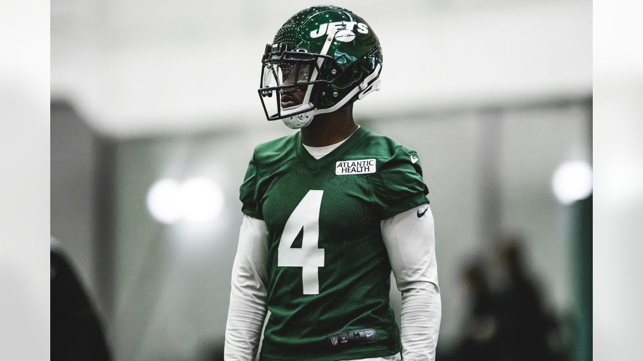 Alijah Vera-Tucker, Jets' Versatile O-Lineman, Sustains Torn Triceps and  Will Miss Rest of the Season