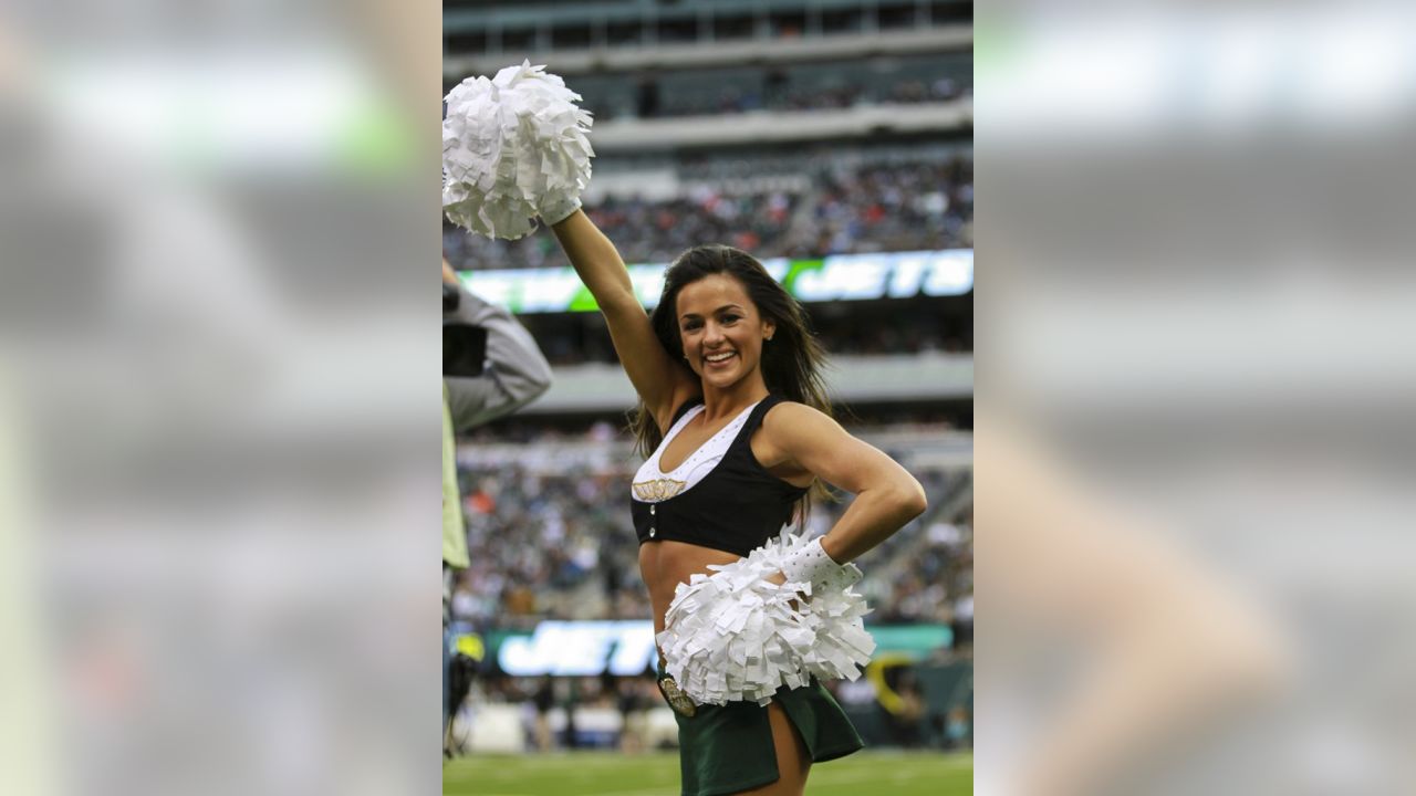 Jets Flight Crew pe X: „Natalie shares this week's #MondayMotivation   / X