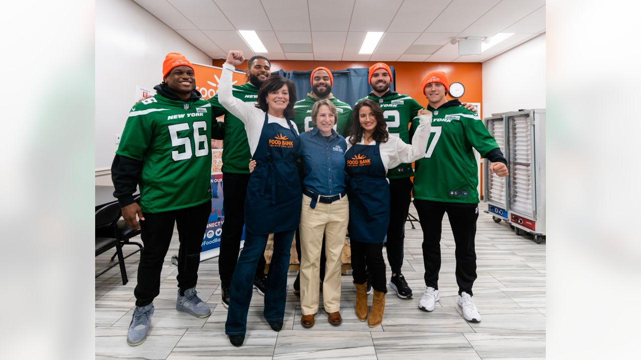 Gallery  Jets Players Join Food Bank For New York City and Serve Meals in  Harlem to Celebrate Thanksgiving