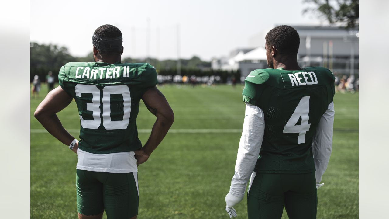 New York Jets Cornerback Stretches before Training Editorial Photography -  Image of anticipating, celebrity: 10665052