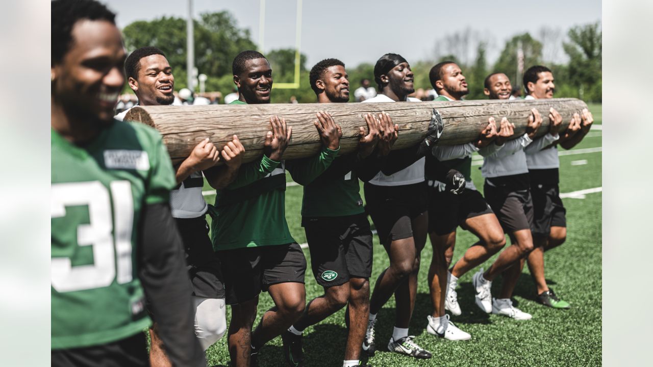 Gallery  Jets Participate in Team Building with Retired U.S. Navy