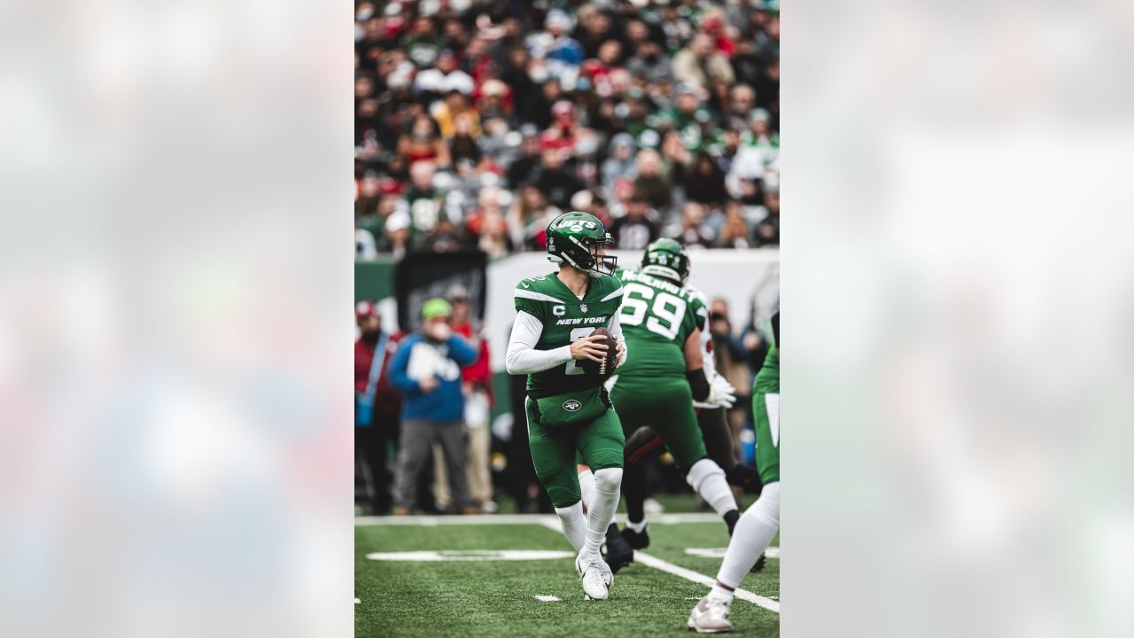 New York Jets QB Zach Wilson has historic connection with Tampa Bay  Buccaneers QB Tom Brady - Sports Illustrated New York Jets News, Analysis  and More