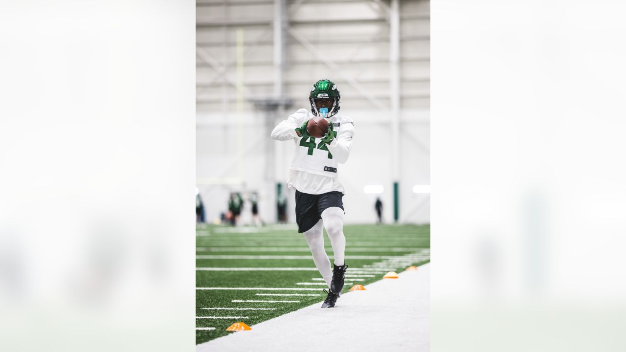 RB Breece Hall Adds Potent Punch to Jets' Backfield