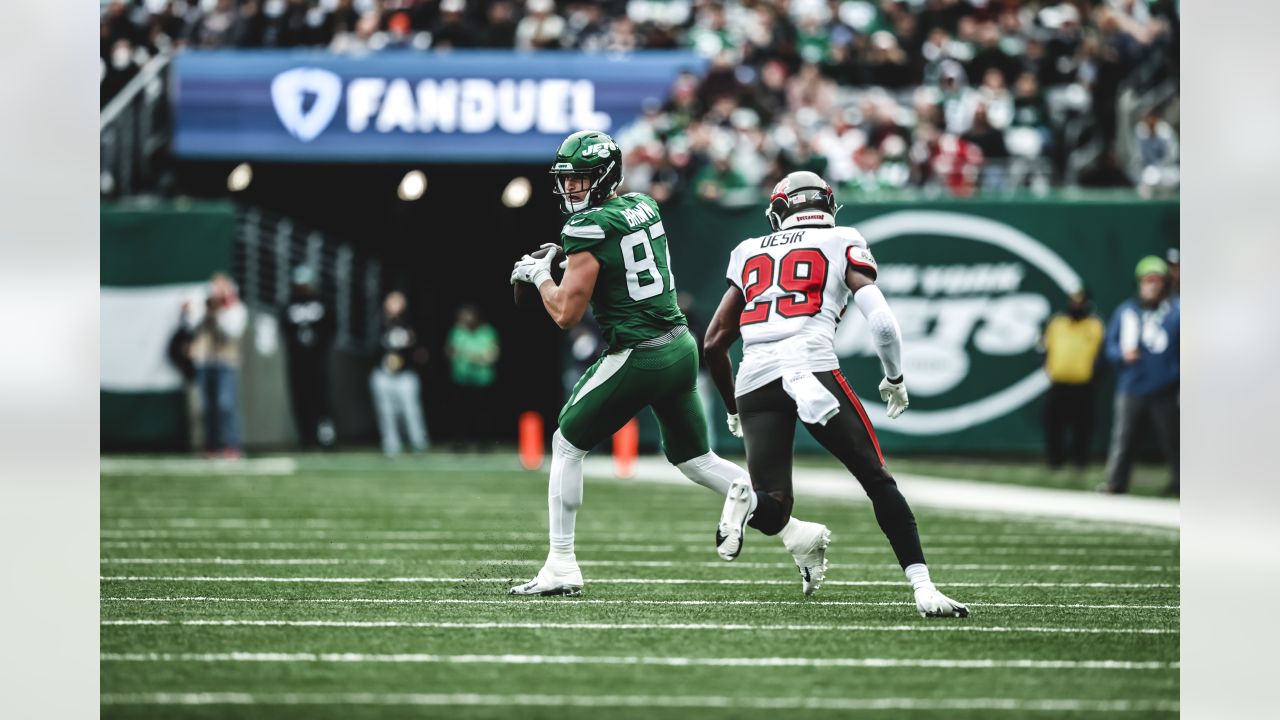 New York Jets QB Zach Wilson reveals what Tampa Bay Buccaneers QB Tom Brady  told him postgame - Sports Illustrated New York Jets News, Analysis and More