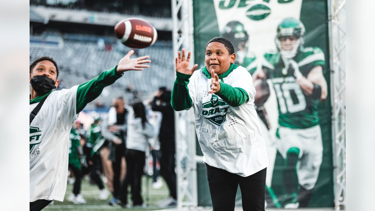 Gallery  Top Images from the 2022 Jets Draft Party