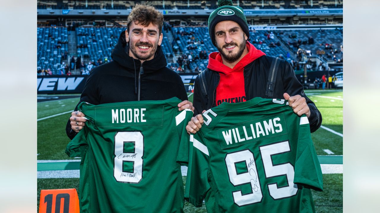 Football Meets Football  Celebrity Photos From Jets vs. Jaguars