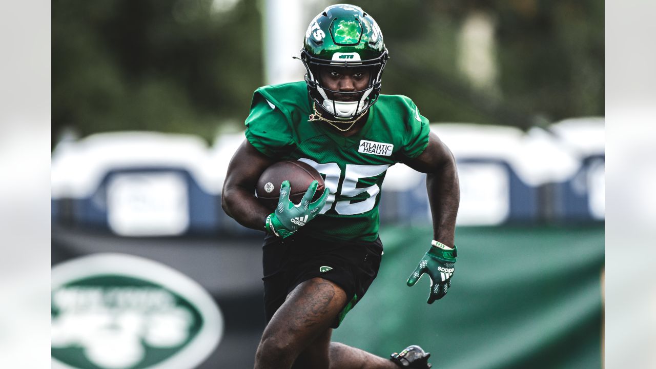 Jets Rookie RB Breece Hall Continues to Learn the Nuances of a New Offense