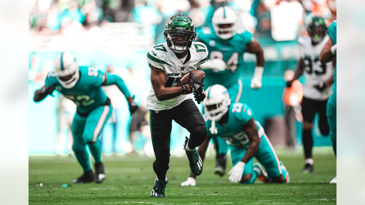 Joe Flacco, Jets fall flat in Week 11 loss to Dolphins – Reading Eagle