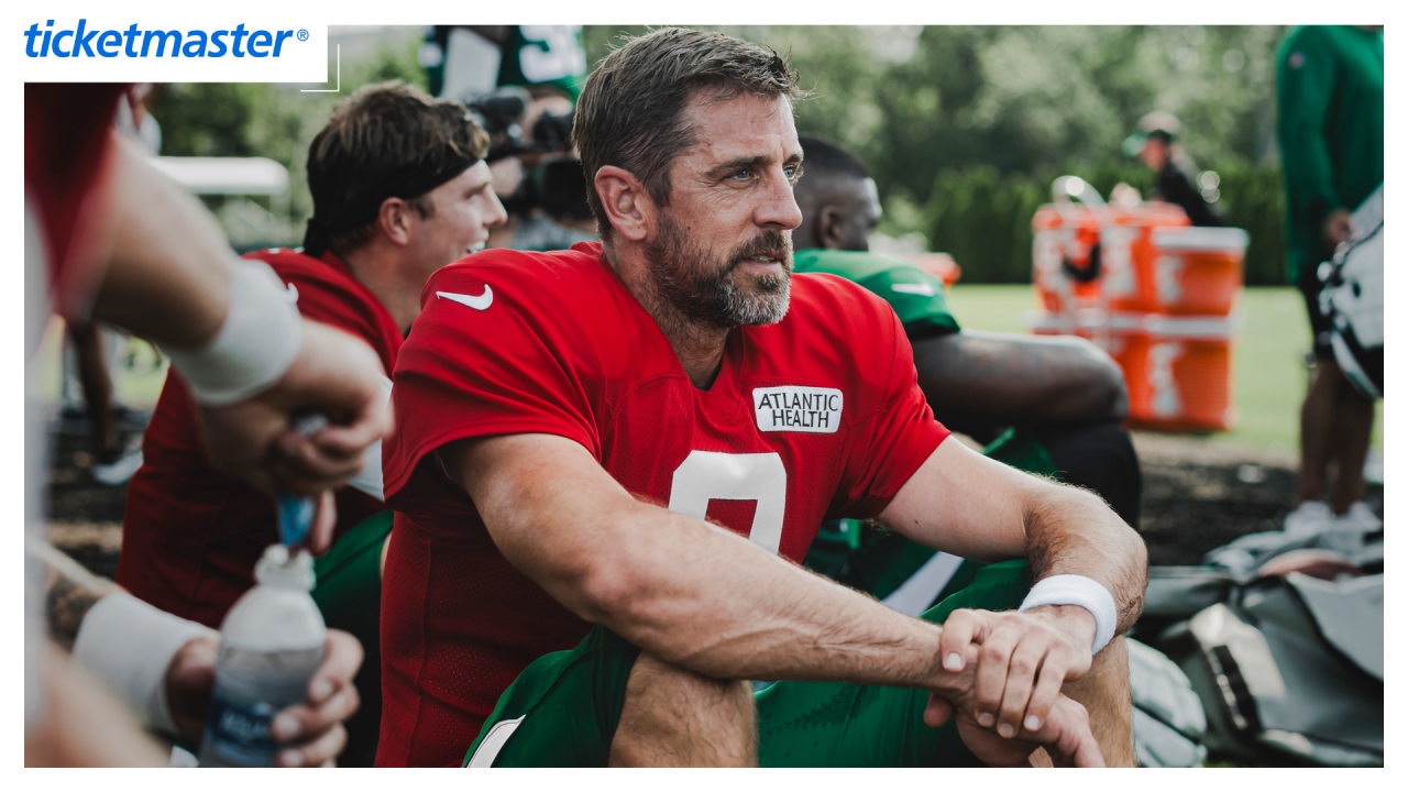 What Pros Wear: Aaron Rodgers' Nike Wrist Coach - What Pros Wear