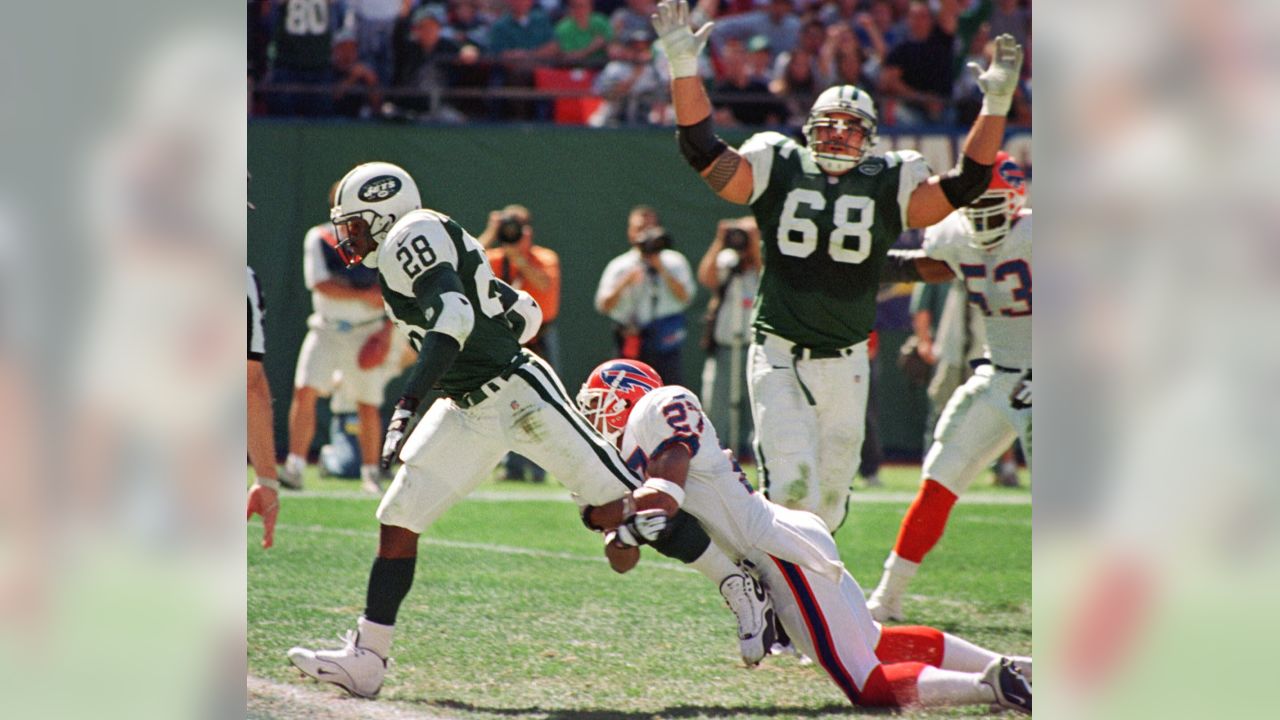 Miami, FL-New York Jets' Joe Namath hands off the ball to Emerson