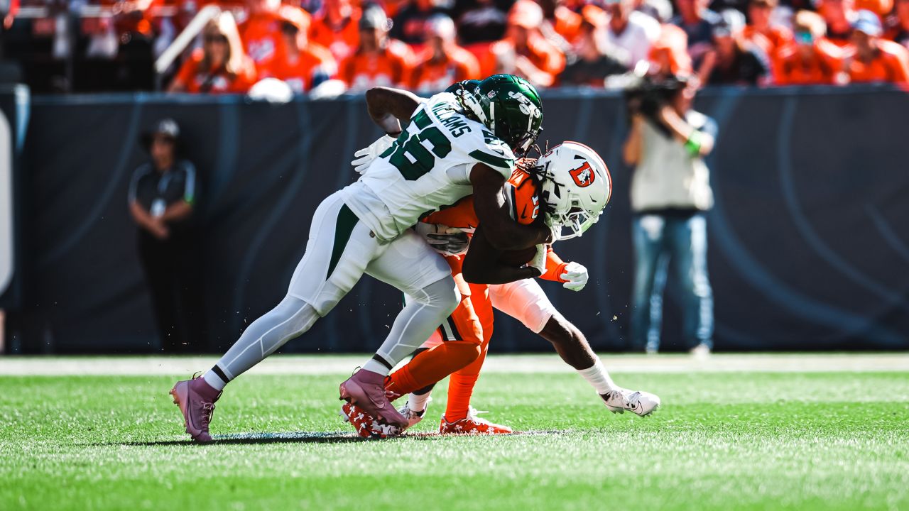 Hall hurt after 62-yard TD in Jets' 16-9 win over Broncos - Seattle Sports