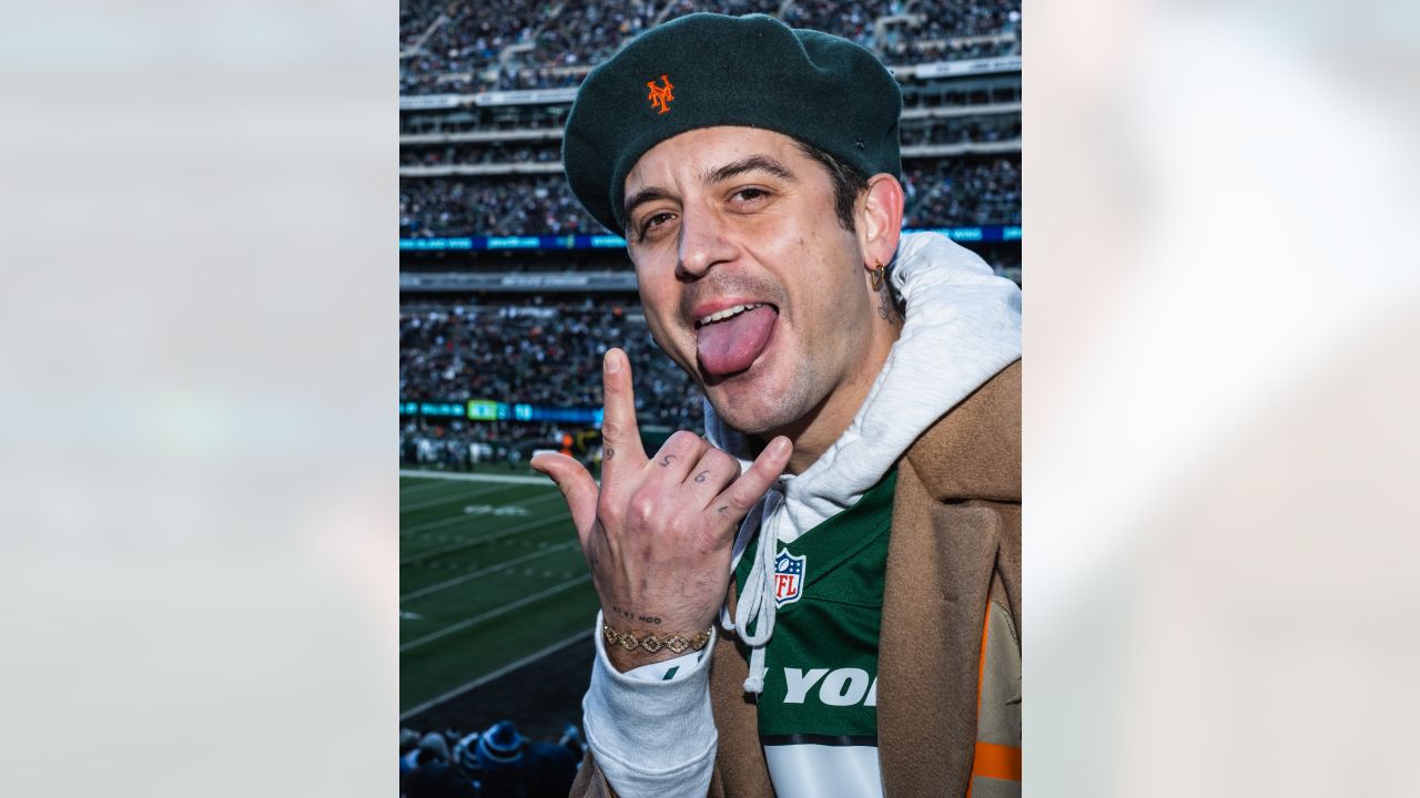 Gallery  Top Celebrity Photos From Jets vs. Lions