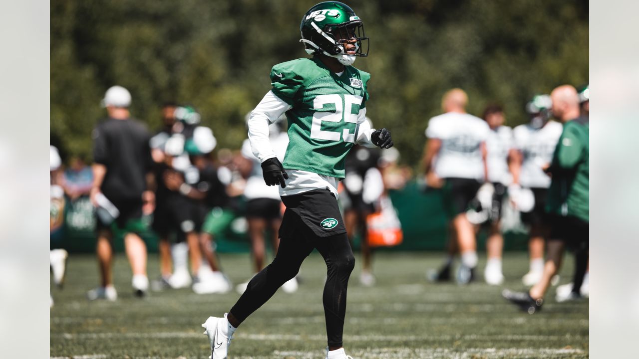 Jets Practice Report  'Old Soul' Elijah Moore Giving the Jets Offense a  New Jolt