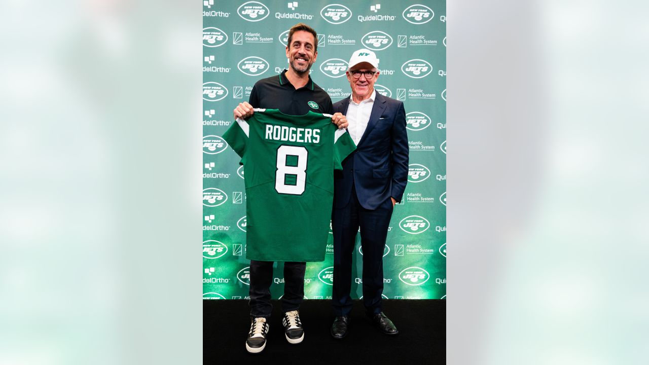 Aaron Rodgers in NY Jets Uniform wearing 8large Heavy 