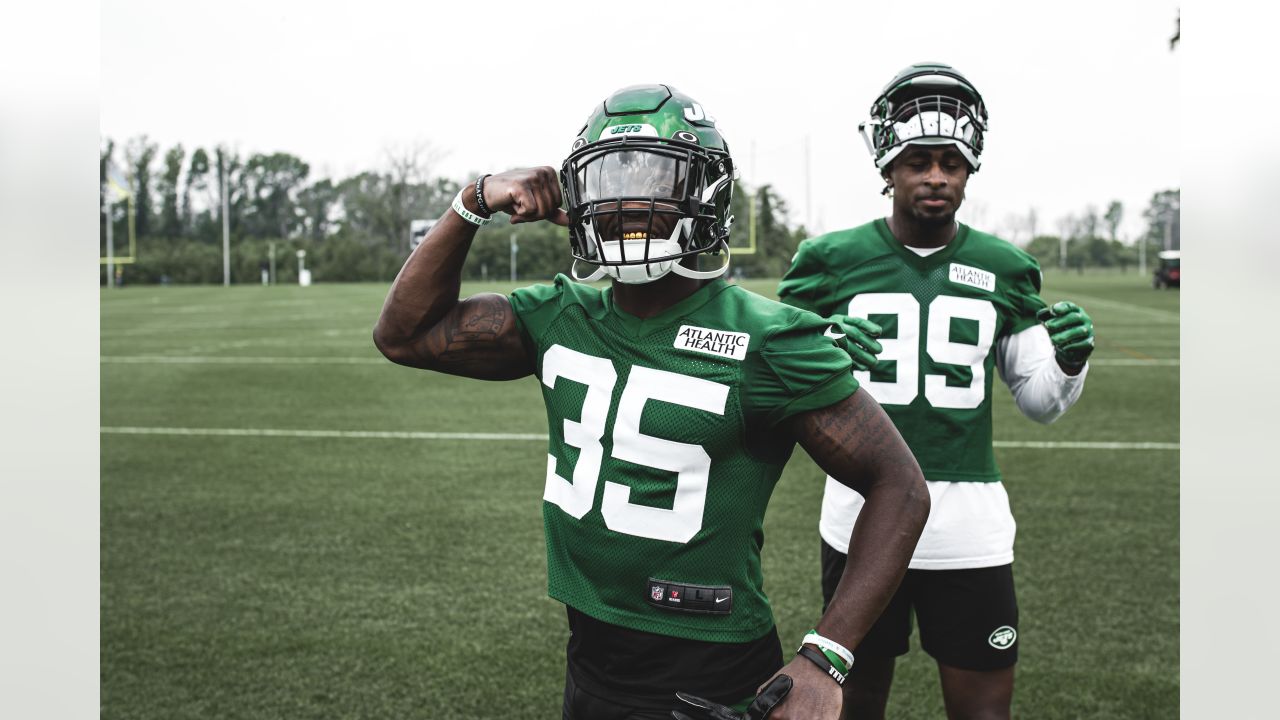 Jets RB Breece Hall supports Wichita flag football league