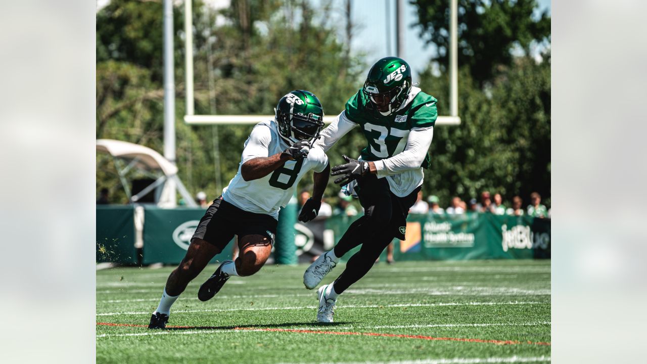 Notebook  Jets HC Robert Saleh Assesses the Guardian Helmet