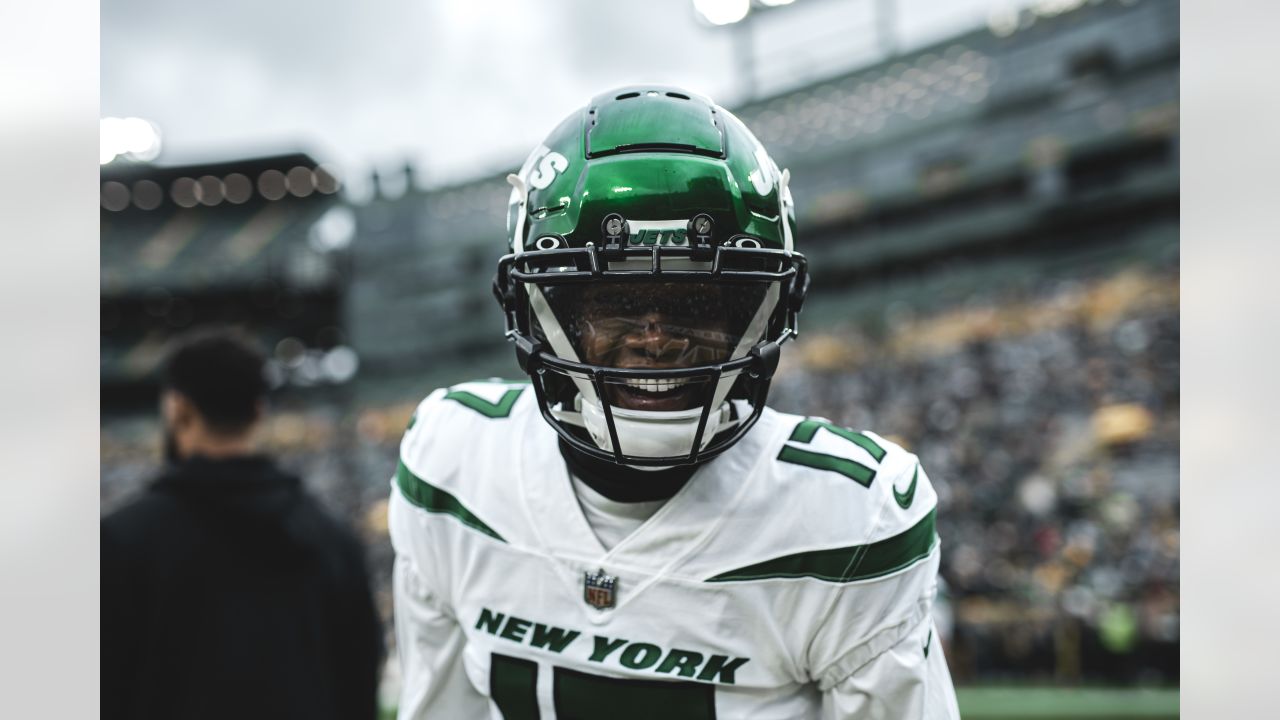 Offensive rookie of the year award winner 2023: Jets WR Garrett Wilson  claims top rookie honors - DraftKings Network