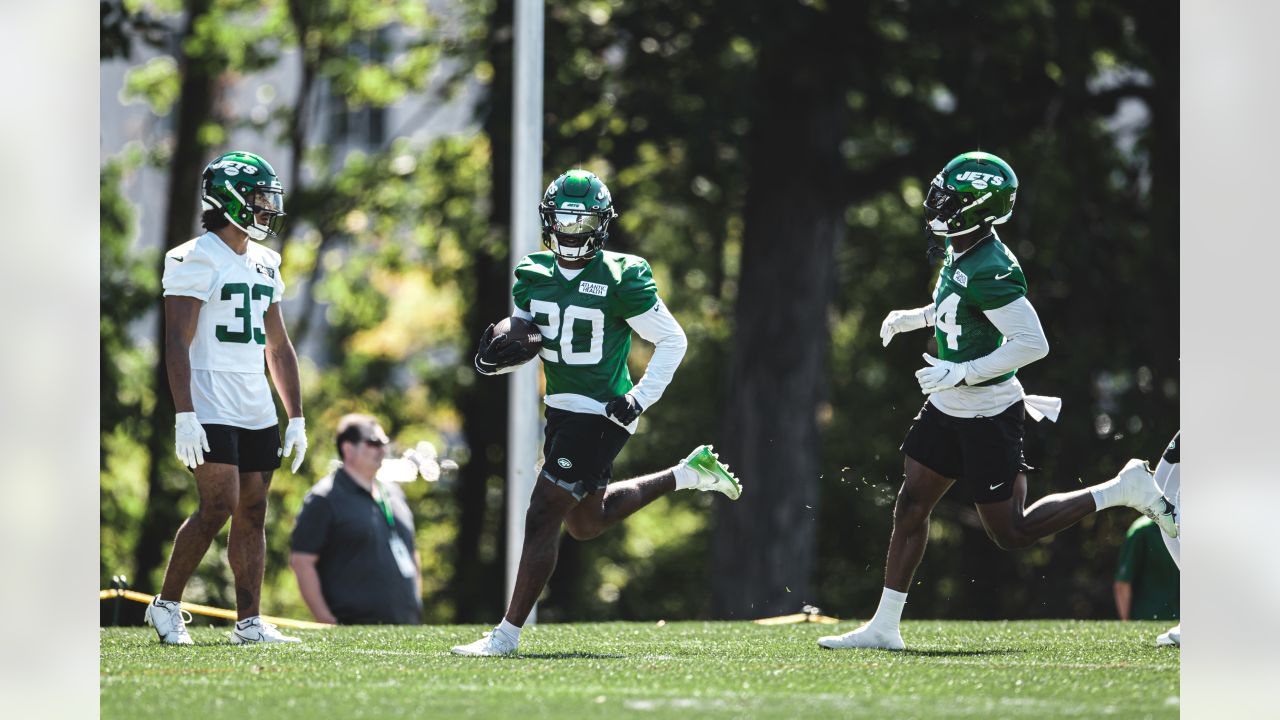 Injured Jets CBs coach Tony Oden returns to practice - Newsday