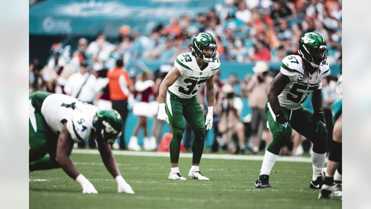 New York Jets safety Jordan Whitehead (3) defends during an NFL game  against the Green Bay Packers Sunday, Oct. 16, 2022, in Green Bay, Wis. (AP  Photo/Jeffrey Phelps Stock Photo - Alamy