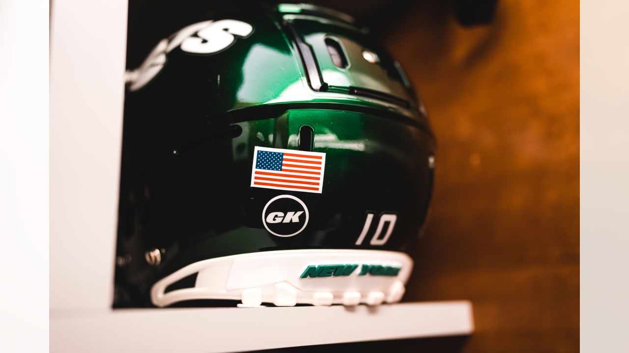 New York Jets helmets include tribute to Greg Knapp