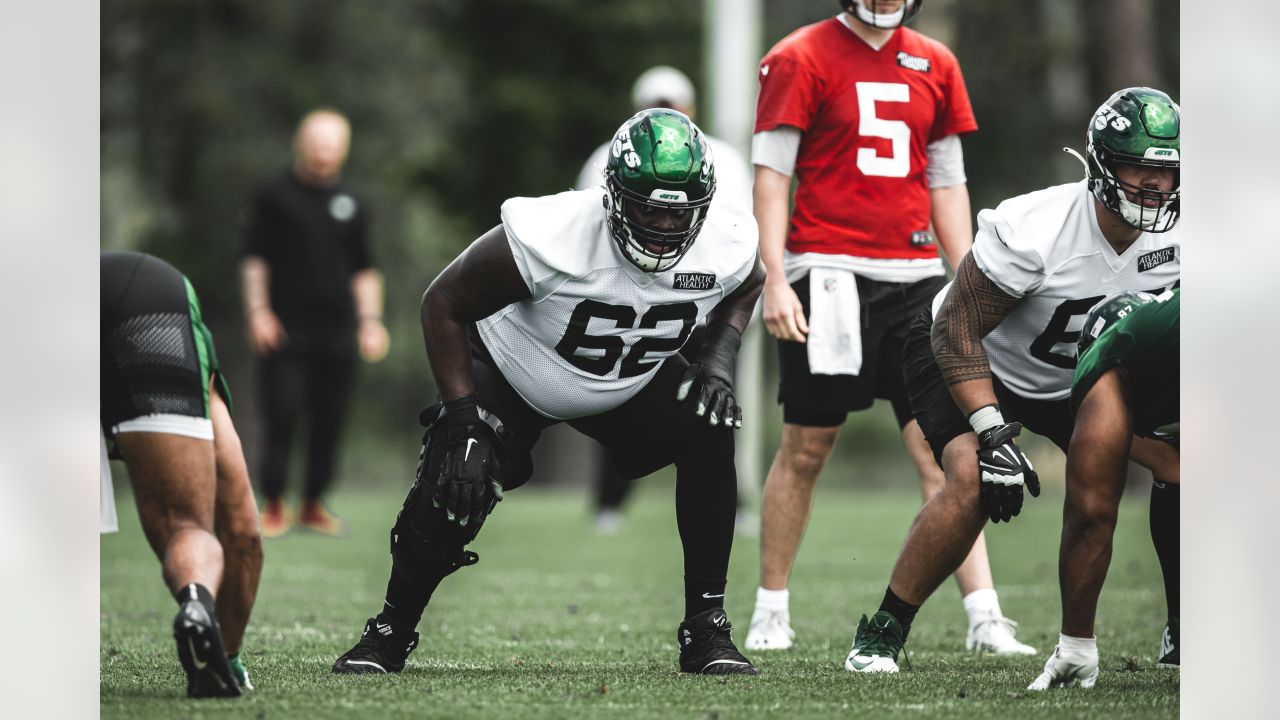 Should Jets move Mekhi Becton to RT, keep George Fant at LT in 2022?