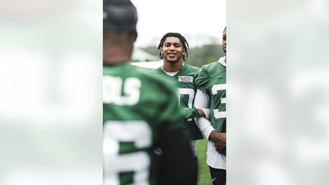 Jets' Garrett Wilson Trying to Be a 'Sponge' of Information Since Aaron  Rodgers Trade, News, Scores, Highlights, Stats, and Rumors