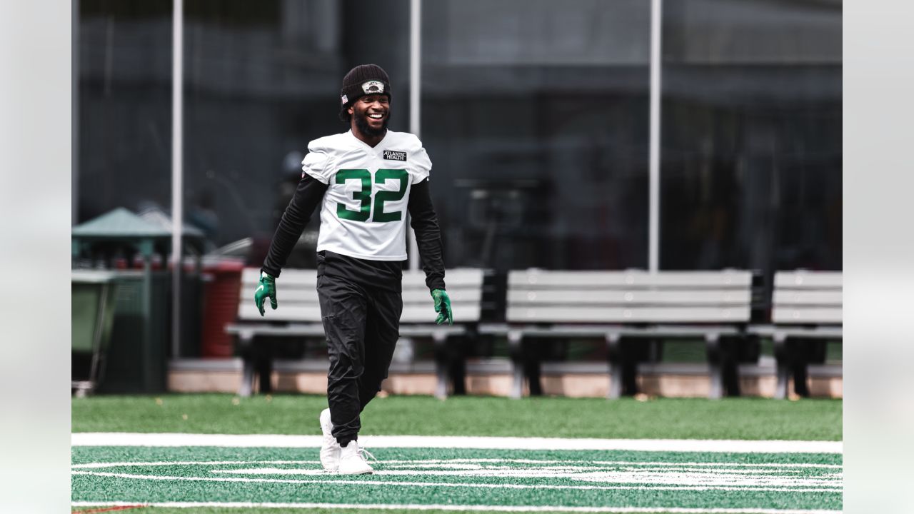 Jets RB Breece Hall supports Wichita flag football league