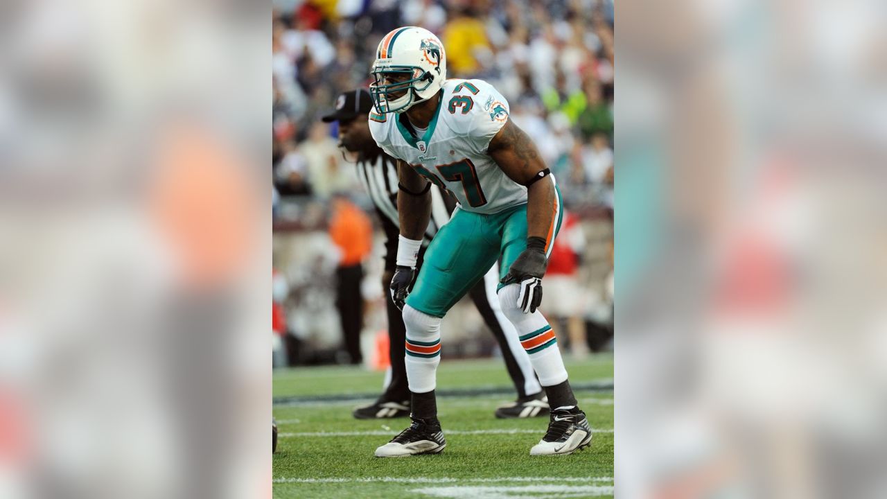 223 Miami Dolphins Yeremiah Bell Photos & High Res Pictures