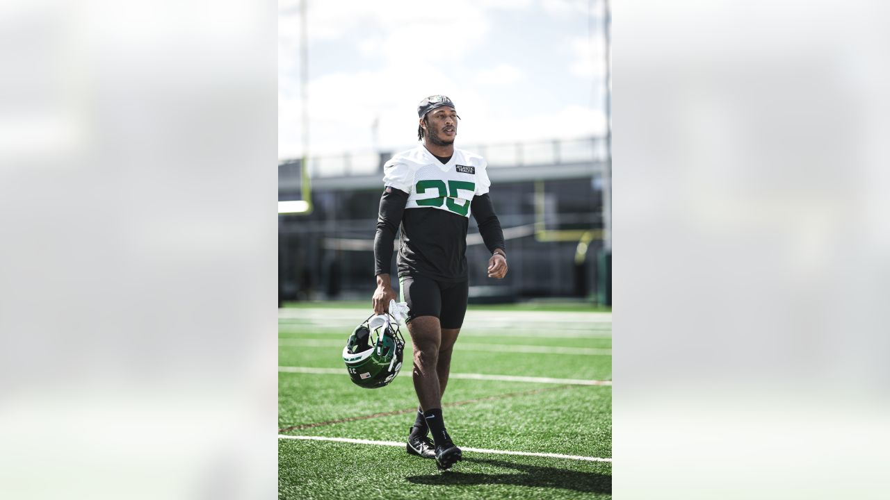 Sauce Gardner Looks Back a Little, Ahead a Lot Toward Jets-Patriots on  Sunday